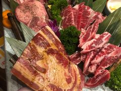 黑牛六拼-明洞阿姨·韩式酱蟹烤肉·创意料理(三元桥店)