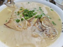榨菜鲳鱼鳊鱼面-何记面馆(龙泉山店)