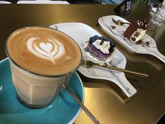 拿铁-UNI UNI(环亚凯瑟琳店)