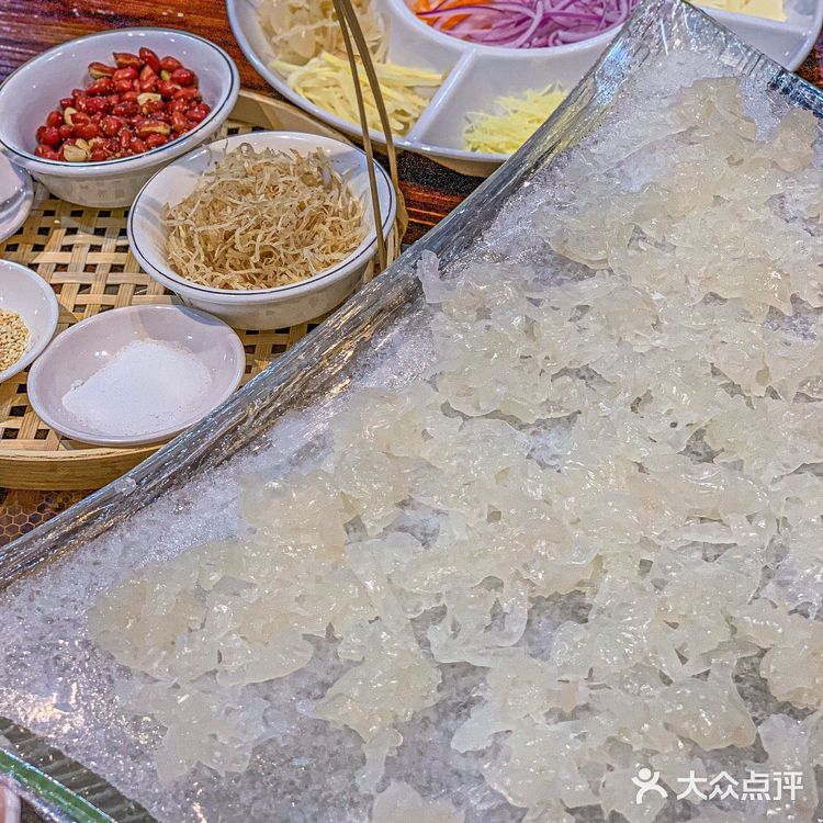 你没看错‼️在广州也能吃到正宗的顺德鱼生喔🐟