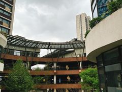 -瑞虹新天地月亮湾