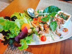 -Chom Cafe and Restaurant