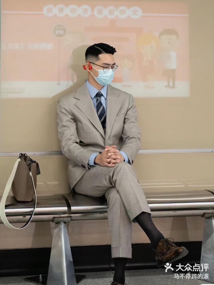 西装不能穿白袜子?原因竟是因为. 西服穿