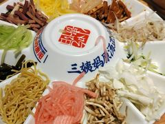 -怪噜范·老贵阳街头名小吃(数博万达店)