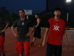 -洛克公园·篮球·足球·羽毛球(莘庄店)