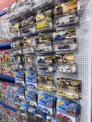 -逝水玩具折扣店