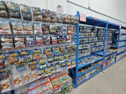 -逝水玩具折扣店