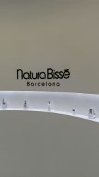 -微笑雨嘉造型护肤