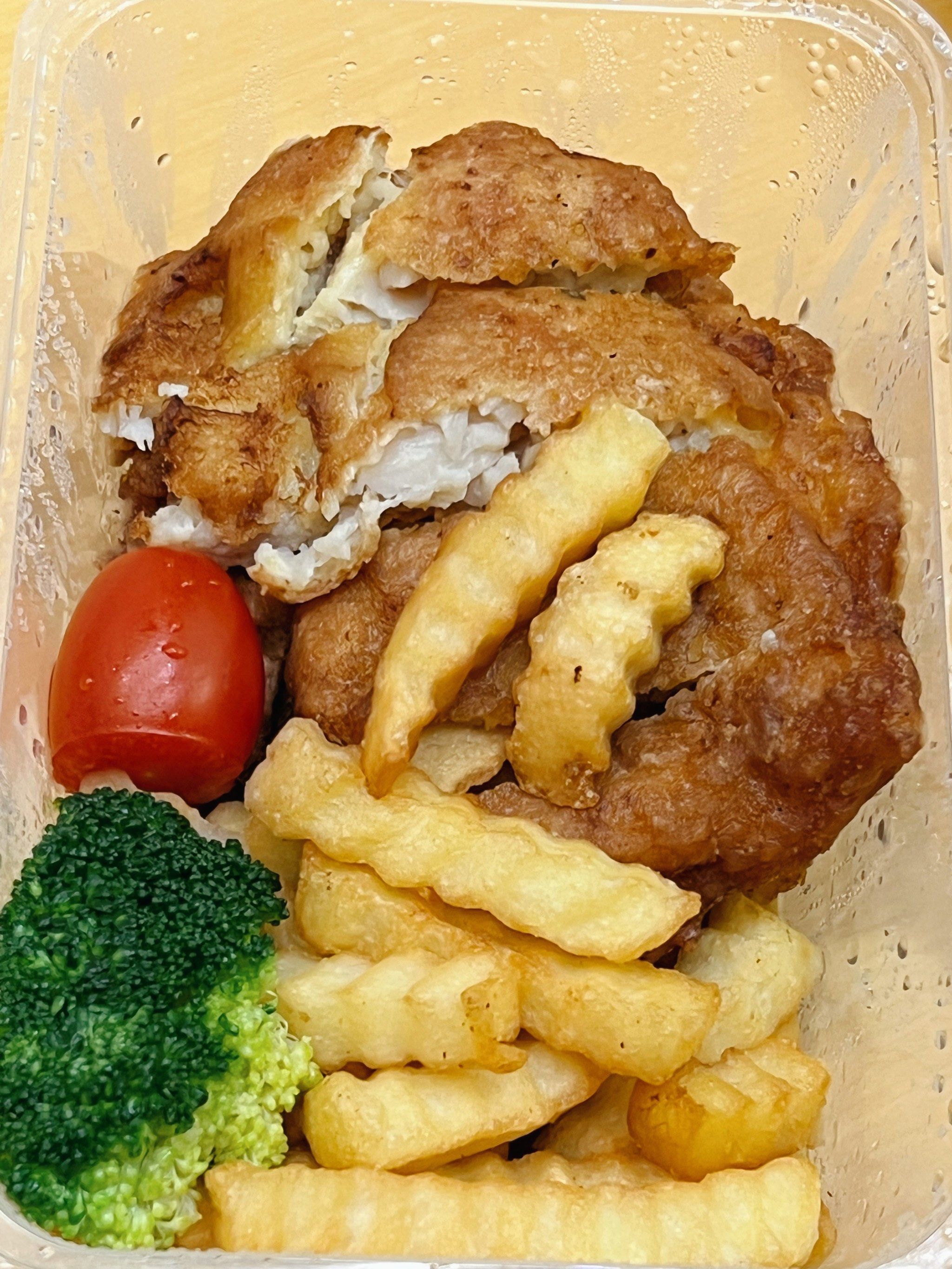 今日份午餐(铁板龙利鱼扒 芒果炒牛柳 牛油法包)