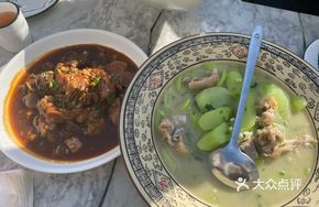 Braised Pork Trotter with Lettuce