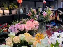 -何兮花店·气球派对鲜花店(马桥银春路万科城店)