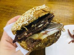 烧饼夹肉-老磁器口豆汁店(马家堡店)