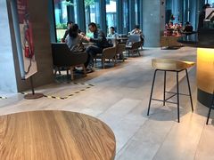 大堂-星巴克(前滩世贸中心店)