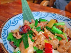 -老滇山寨•云南特色菜•地方菜•民族风情歌舞表演(金碧店)