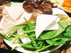 蔬菜拼盘-猪啊牛呀羊啊铜盘烤肉(正大广场店)