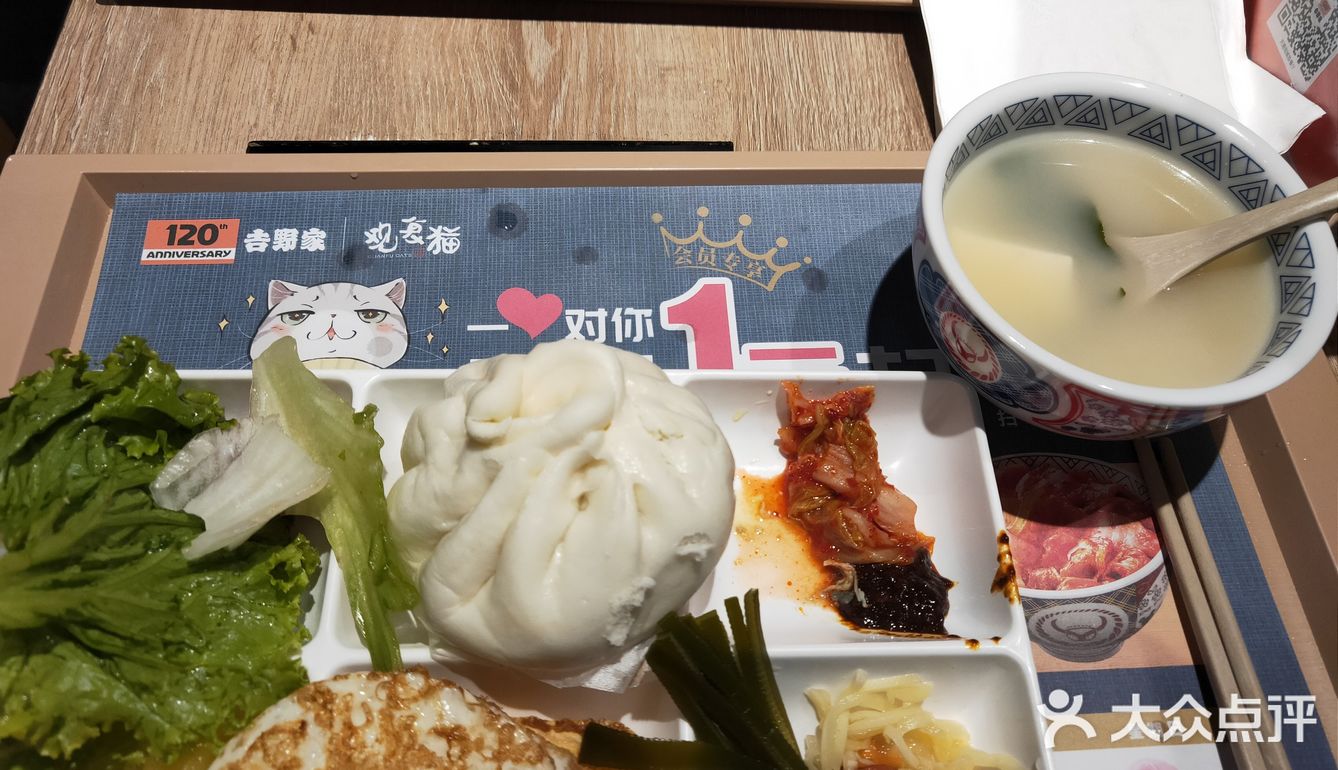 今天来吃个15元自助早餐，菜品还是挺丰富的
