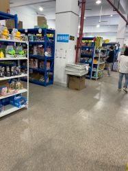 -逝水玩具折扣店