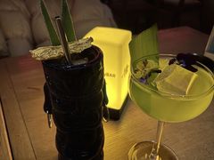 -FOUR PLAY BAR