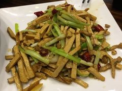 -春天里·老街坊餐厅(港隆广场店)