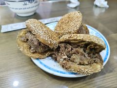 烧饼夹烧牛羊肉-老爆肚满五香烧牛羊肉