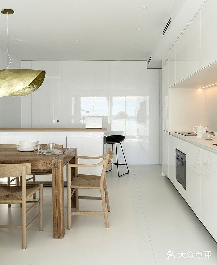 最后他们选择了最简约的风格