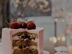 斑斓杨梅蛋糕-勒甜LO CHO·定制低糖代糖纯动物奶油生日蛋糕(新开路店)