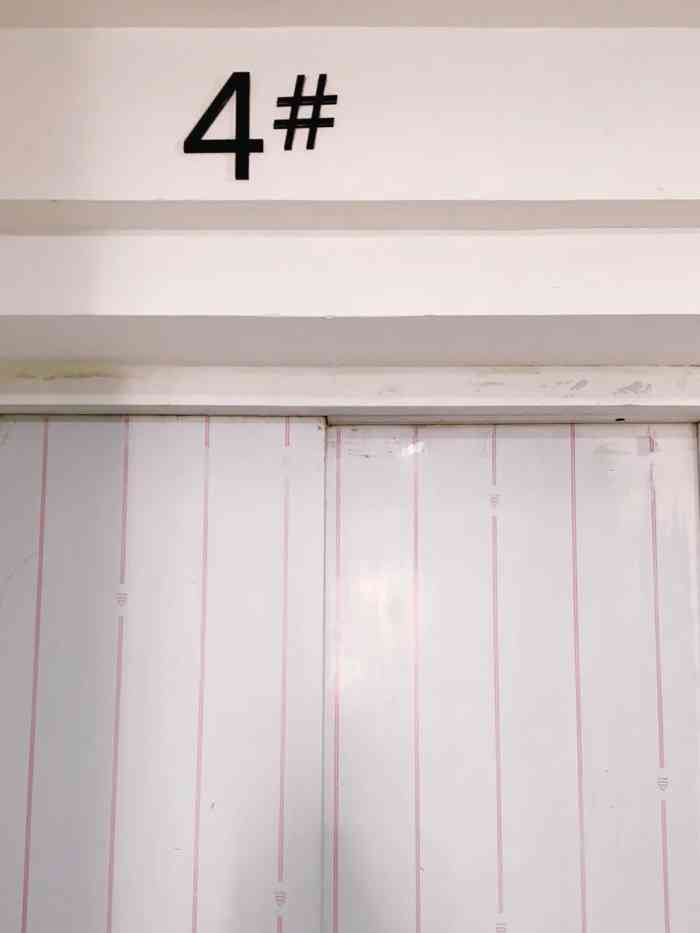 华熙live hi-up 停车场-"停的车挺多的距离华西商场比较近的商场人流.