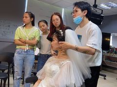 -群丽化妆摄影美甲纹绣培训学校