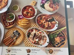 -Chom Cafe and Restaurant