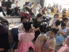 -艺采红鹰职业培训学校