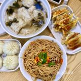 杭州美食｜蛮不讲理的香脆！一口爆汁的鲜肉锅贴