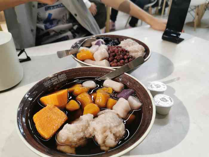 芋品鲜(宝龙店)-"宝龙三楼,逛累了 ,就进来吃点东西.在.