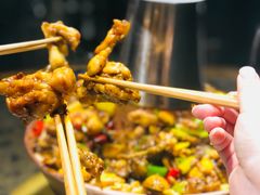 -沪小二炭火蛙锅(淮海中路美食不夜城店)