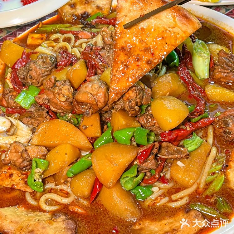 终于在西安吃到了敲正宗的馕坑烤肉！