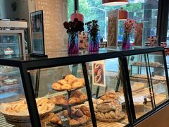 面包甜点陈列柜-Dough&Joe团憩(瑞虹天地月亮湾店)