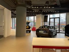 -TESLA 特斯拉(上海太古汇体验店)
