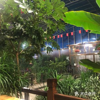 上菜也不慢，可以少点些，赶着吃再点，很适合人多聚餐