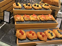 -广州万富希尔顿酒店·感趣自助餐厅·金秋蟹宴生蚝海鲜刺身