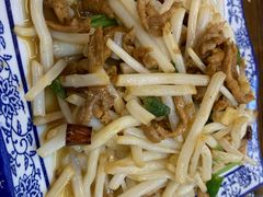 毛草根炒肉丝-老味道1992(武当山店)