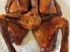 脆皮红烧乳鸽-惠爱餐厅