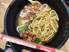 酸辣笋尖粉-桂在香知桂林米粉(红博中央公园店)