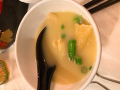 -鲜入围煮花胶鸡海鲜火锅