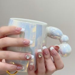 -花岐款式专研健康美甲沙龙
