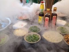 -茅草房·河畔园林火锅