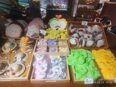 -瑞虹新天地月亮湾