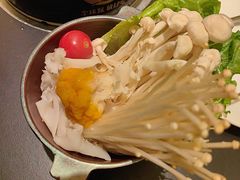 -钱小奴海鲜自助黑金店(杭州滨江龙湖店)