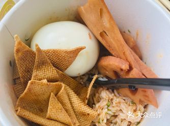 在路上｜火车上自制蔬菜拌饭