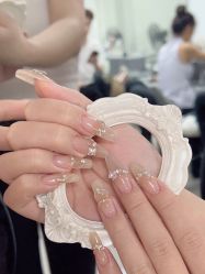 -芊屿芊浔美甲