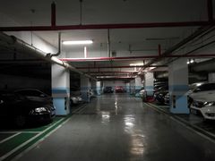 -冠京饭店·停车场