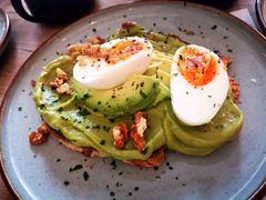 牛油果煮蛋吐司-RAC BAR(安福路店)